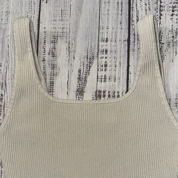 Babaton Sculpt Knit Scoopneck Cropped Tank Sz. S - Picture 8 of 11